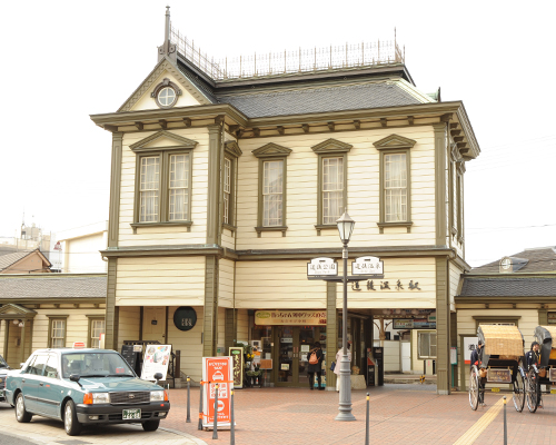 道後温泉駅　坊ちゃん列車